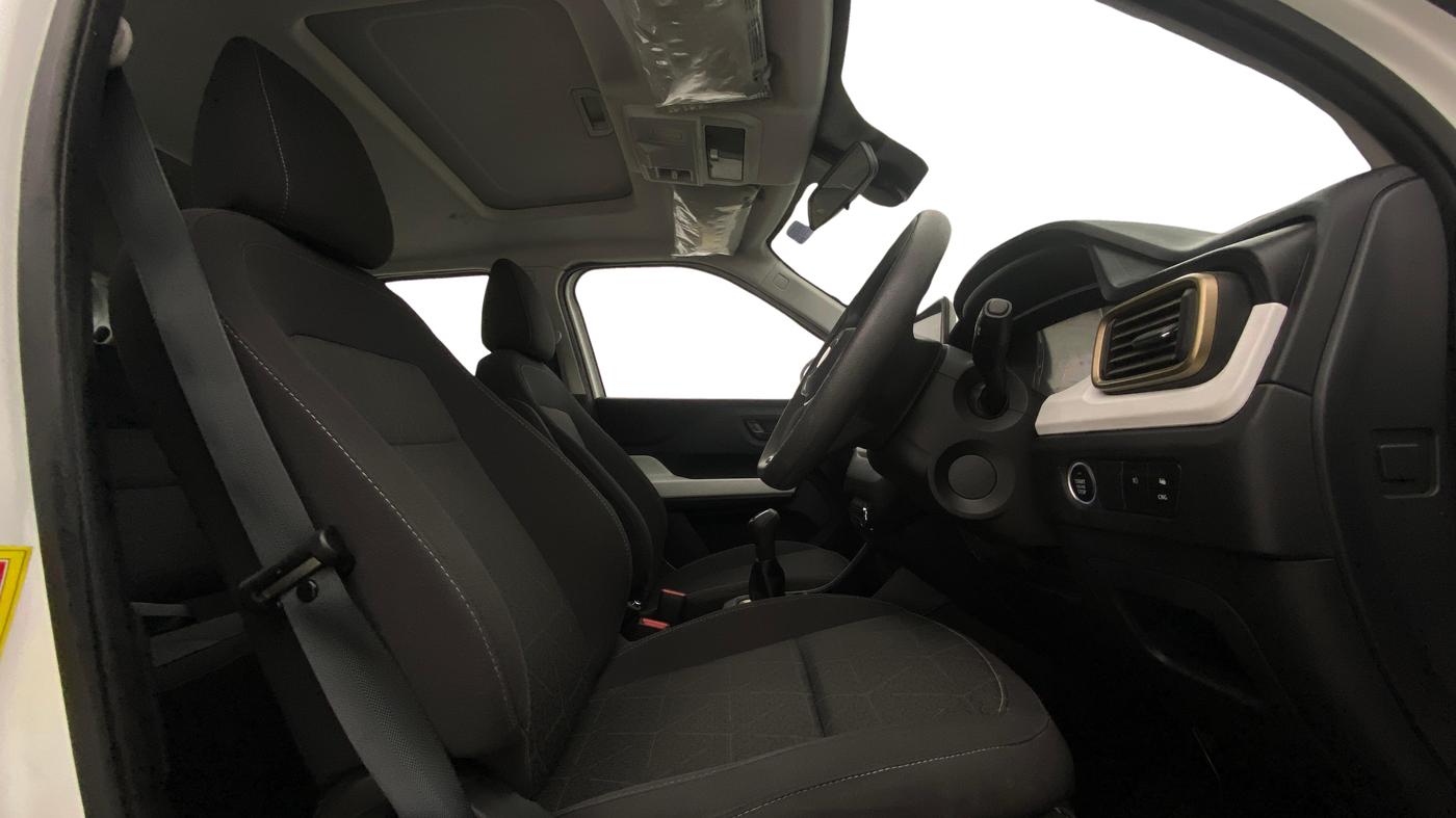 2024 Tata PUNCH ACCOMPLISHED DAZZLE SUNROOF CNG MT, CNG, Manual, 26,504 km, Right Side Front Door Cabin