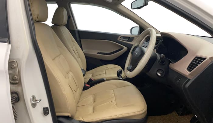 2016 Hyundai Elite i20 SPORTZ 1.4 CRDI, Diesel, Manual, 68,613 km, Right Side Front Door Cabin