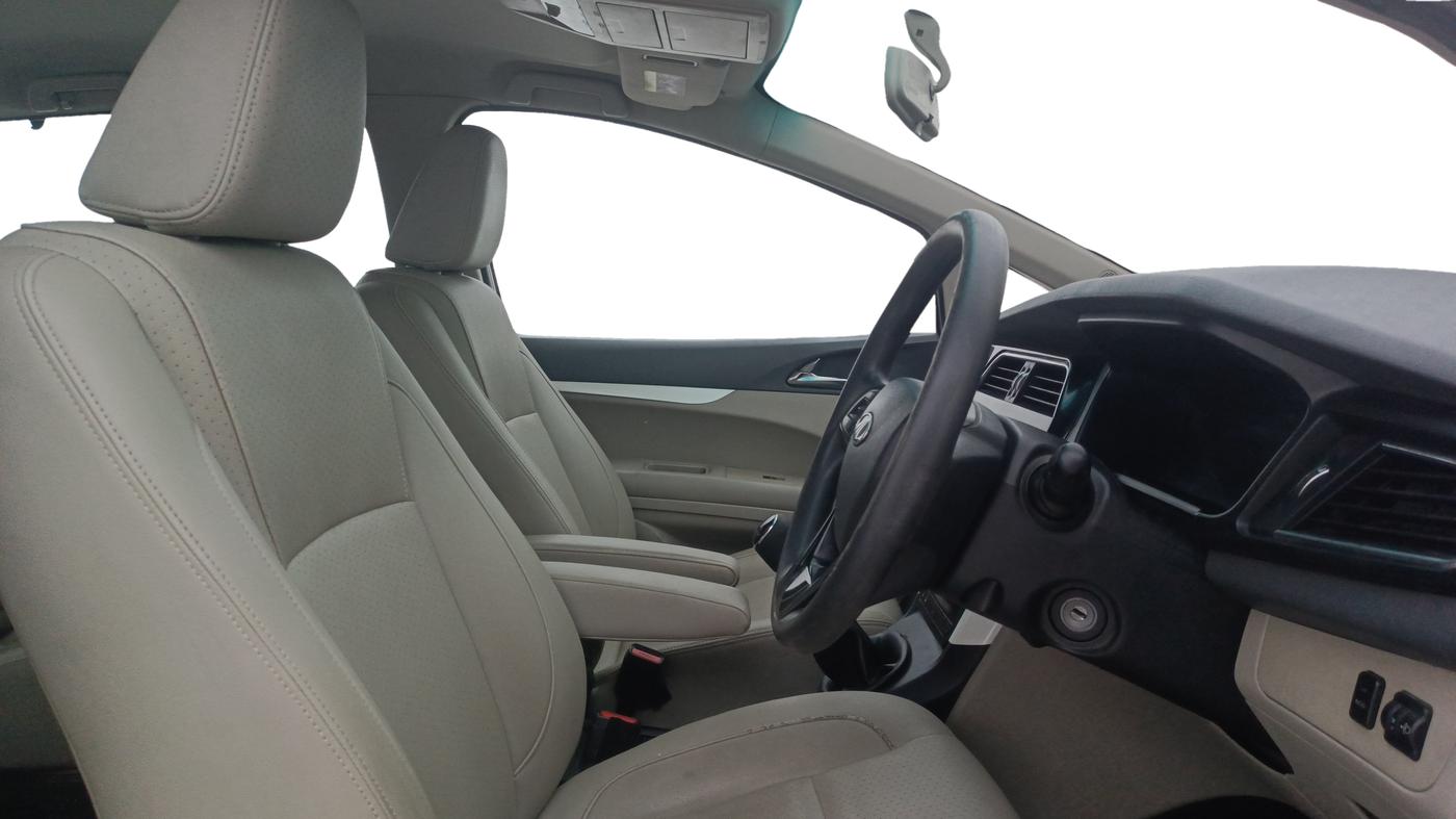 2018 Mahindra MARAZZO M8 7 STR, Diesel, Manual, 90,208 km, Right Side Front Door Cabin