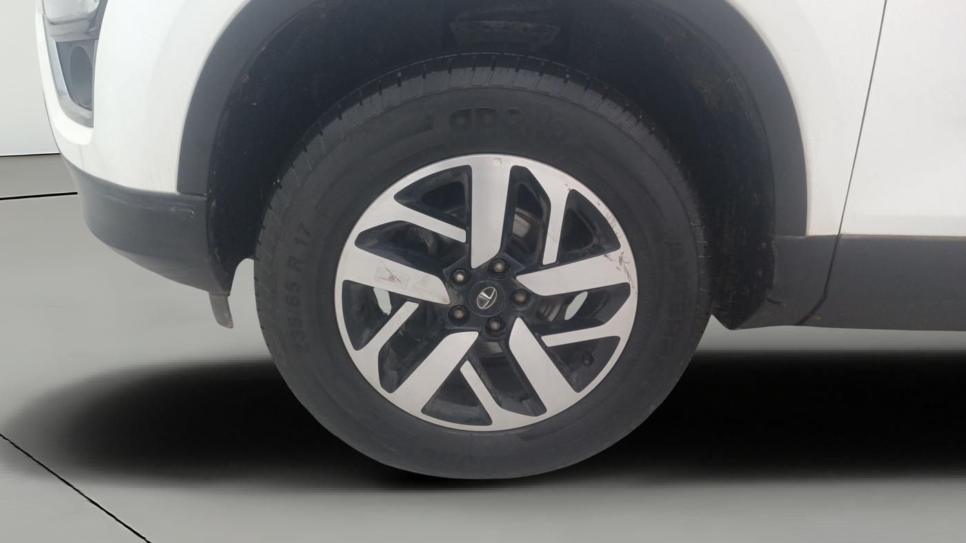 2023 Tata Harrier XZ Plus 2.0Lkryotec halo Dark Edition, Diesel, Manual, 17,494 km, Left Front Wheel