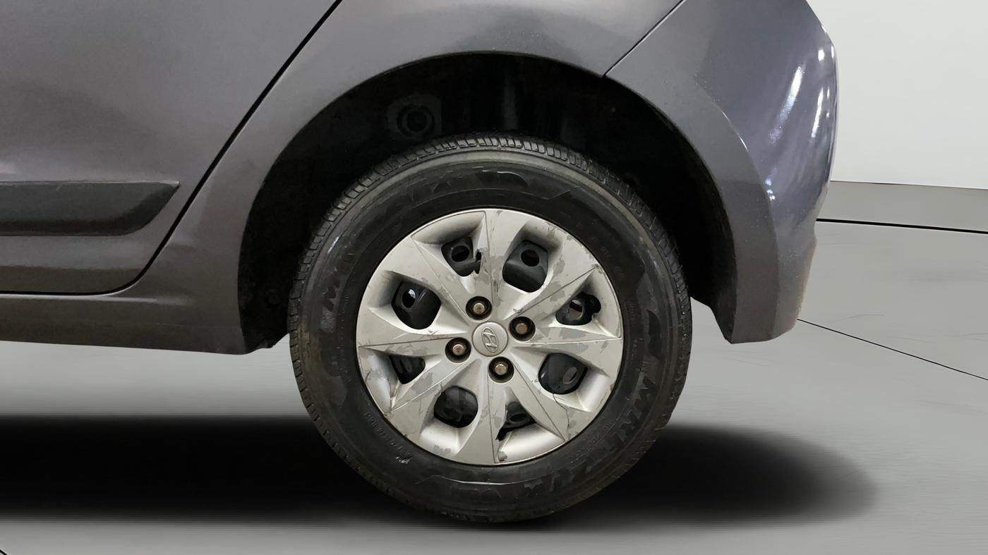 2017 Hyundai Elite i20 MAGNA EXECUTIVE 1.2, Petrol, Manual, 1,06,531 km, Left Rear Wheel