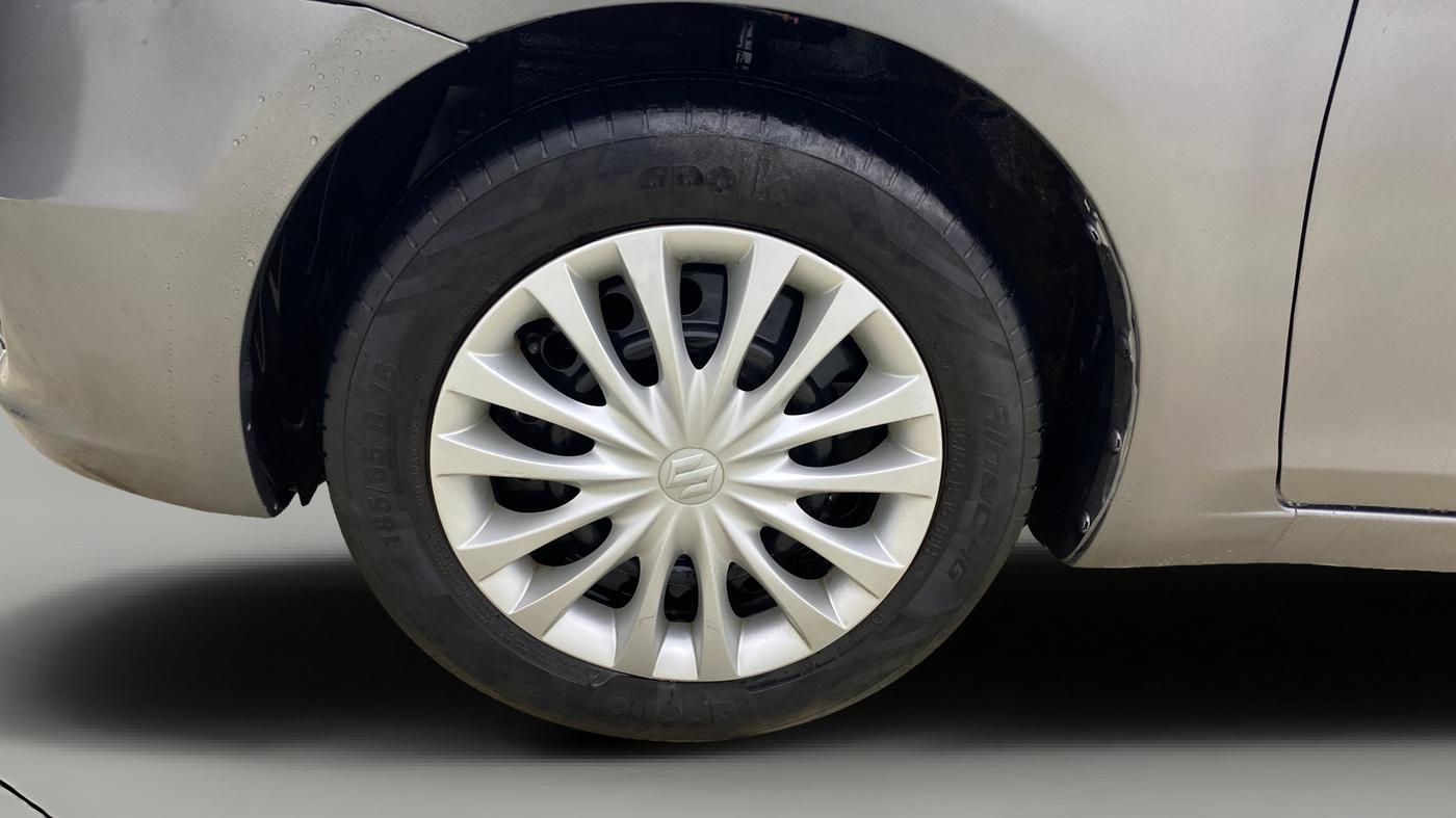 2017 Maruti Ciaz SIGMA DIESEL 1.3, Diesel, Manual, 1,46,842 km, Left Front Wheel