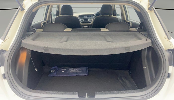 2015 Hyundai Elite i20 SPORTZ 1.4 (O) CRDI, Diesel, Manual, 92,667 km, Boot Open Zoomed View