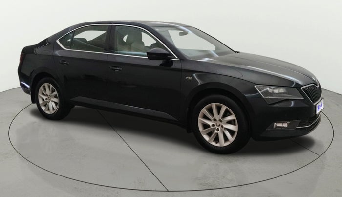 2016 Skoda Superb L&K 1.8 TSI AT, Petrol, Automatic, 1,00,251 km, Right Front Diagonal