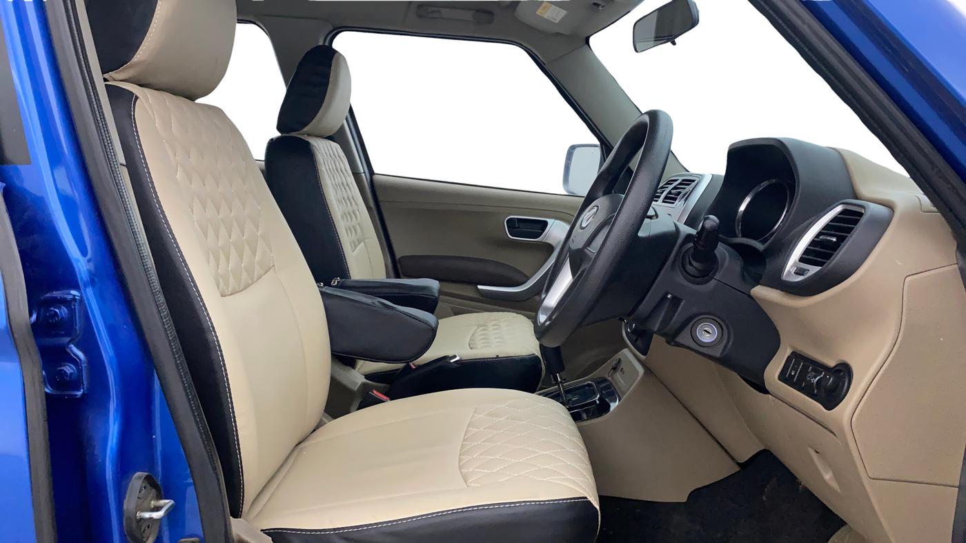 2015 Mahindra TUV300 T8 AMT, Diesel, Automatic, 99,195 km, Right Side Front Door Cabin