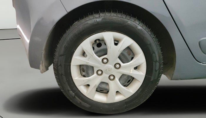 2016 Hyundai Grand i10 SPORTZ 1.2 KAPPA VTVT, CNG, Manual, 1,07,079 km, Right Rear Wheel