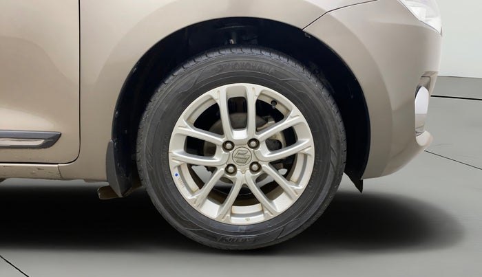 2019 Maruti Swift ZXI AMT, Petrol, Automatic, 1,41,182 km, Right Front Wheel