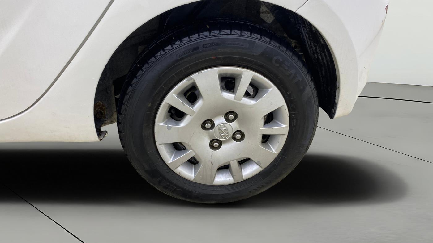 2013 Hyundai i20 MAGNA 1.4 CRDI, Diesel, Manual, 1,44,777 km, Left Rear Wheel
