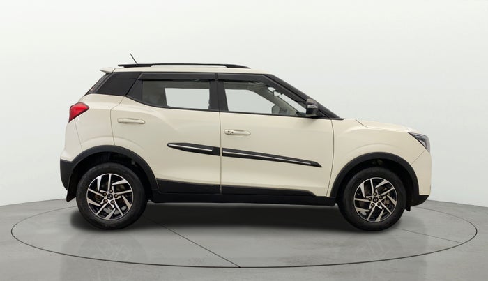 2023 Mahindra XUV300 W8 1.2 PETROL, Petrol, Manual, 28,310 km, Right Side View