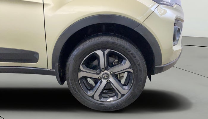 2022 Tata NEXON XZA PLUS (PREMIUM) KAZIRANGA PETROL, Petrol, Automatic, 32,262 km, Right Front Wheel