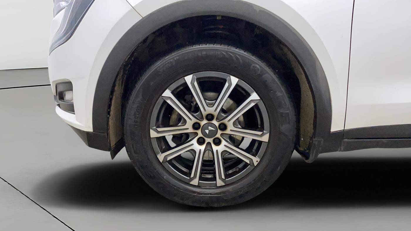 2021 Mahindra XUV700 AX 7 P AT 7 STR, Petrol, Automatic, 60,128 km, Left Front Wheel