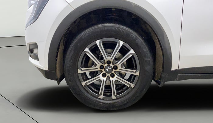 2021 Mahindra XUV700 AX 7 P AT 7 STR, Petrol, Automatic, 60,237 km, Left Front Wheel