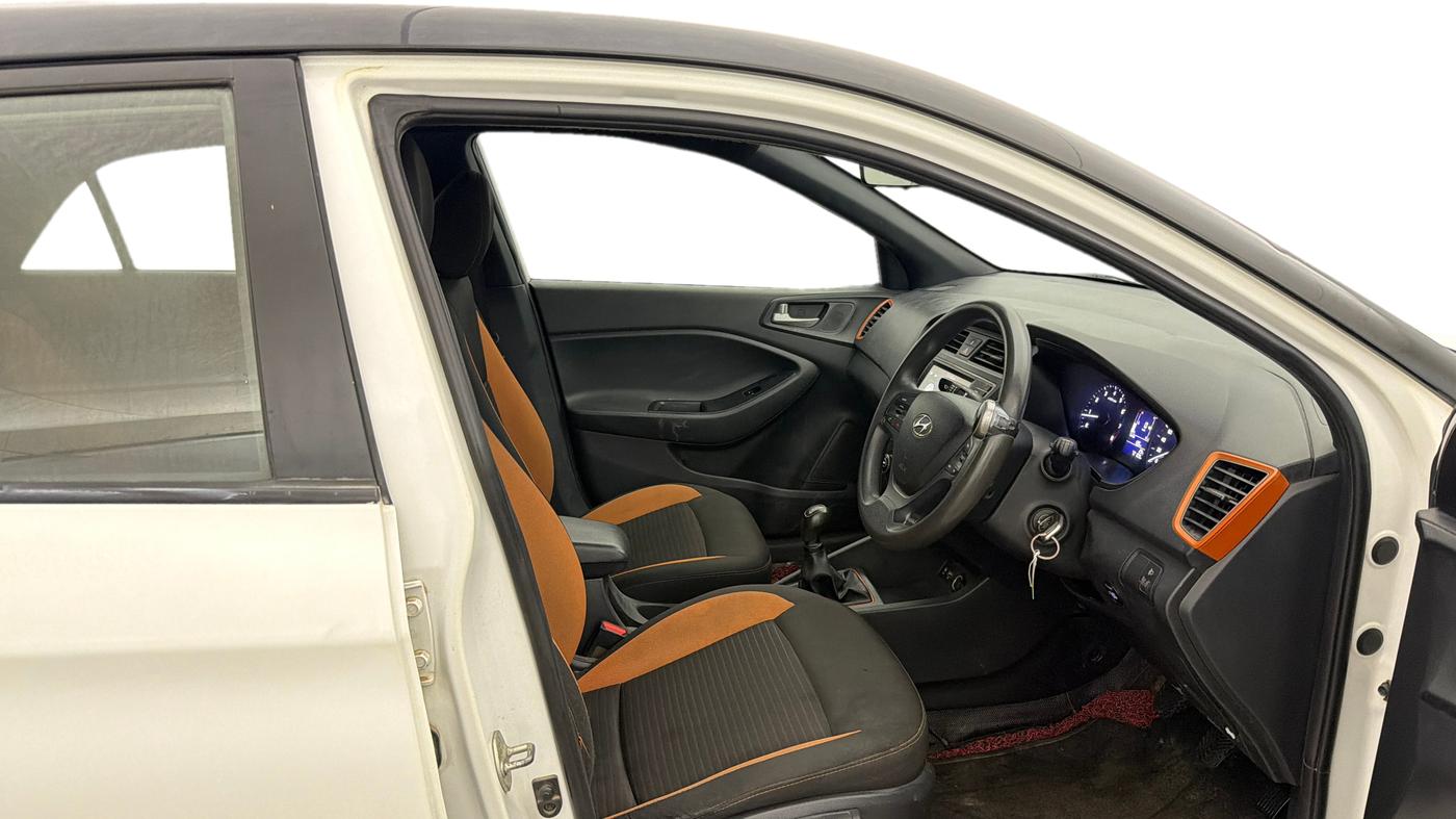 2017 Hyundai Elite i20 ASTA 1.2 DUAL TONE, Petrol, Manual, 72,097 km, Right Side Front Door Cabin