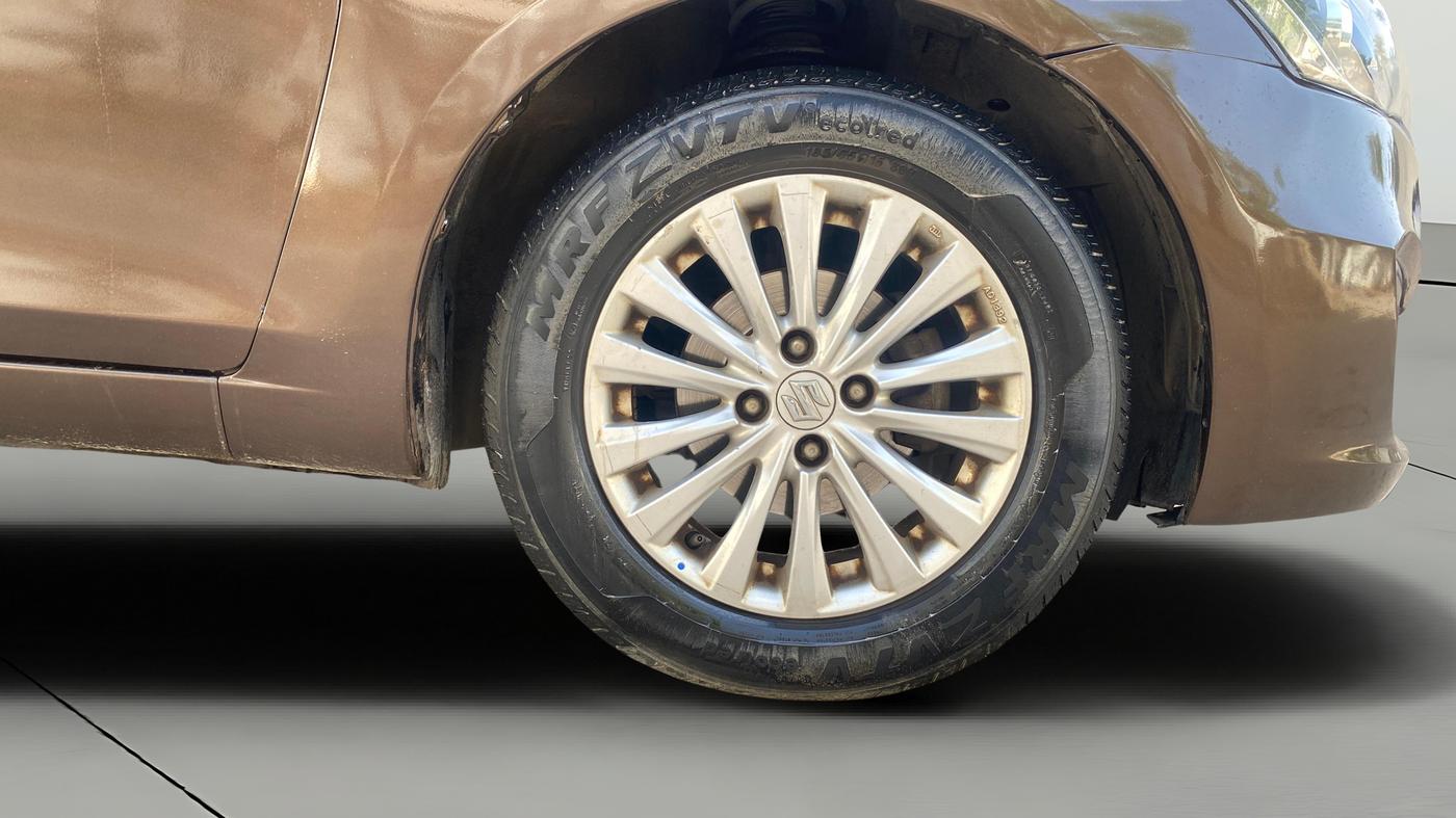 2015 Maruti Ciaz ZDI SHVS, Diesel, Manual, 66,228 km, Right Front Wheel
