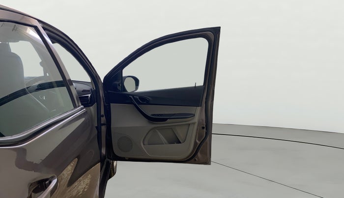 2018 Tata Tiago XT PETROL, Petrol, Manual, 90,040 km, RHS Front Door