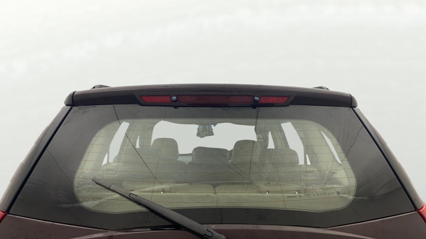 2016 Mahindra XUV500 W10 AT, Diesel, Automatic, 1,15,749 km, Rear Windshield
