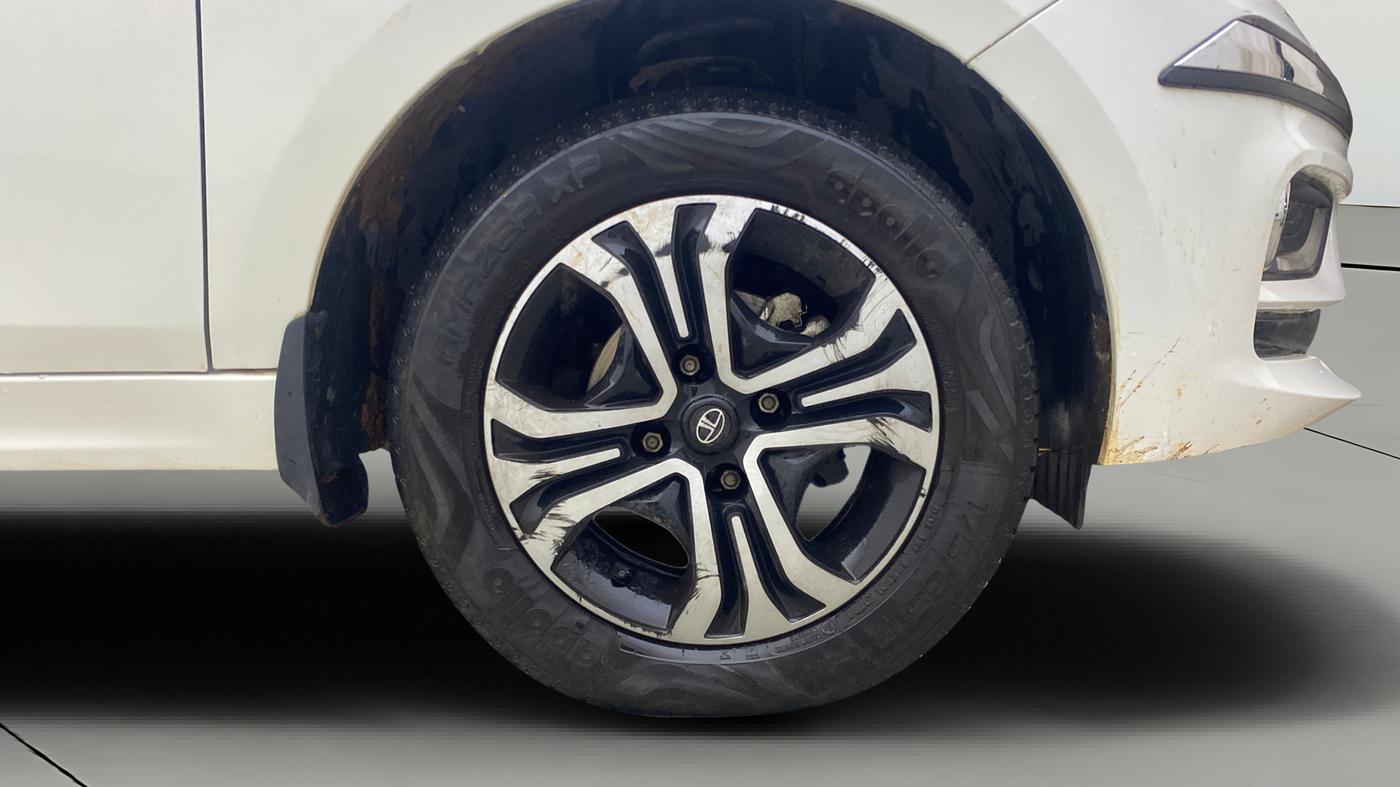 2024 Tata Tiago  XZA Plus CNG, CNG, Automatic, 18,522 km, Right Front Wheel