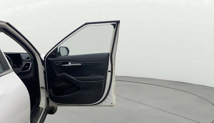 2023 KIA SELTOS HTE 1.5 DIESEL, Diesel, Manual, 1,21,707 km, RHS Front Door