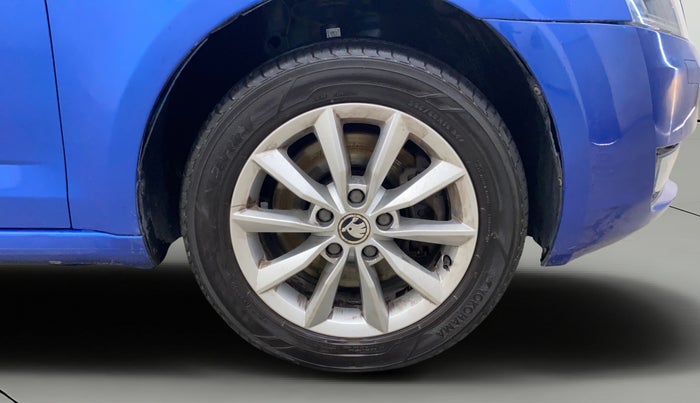 2015 Skoda Octavia ELEGANCE 1.8 TSI AT, Petrol, Automatic, 65,121 km, Right Front Wheel