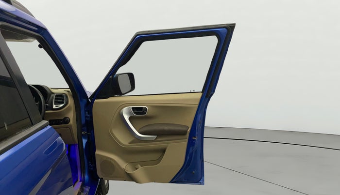 2016 Mahindra TUV300 T8 AMT, Diesel, Automatic, 1,03,494 km, RHS Front Door