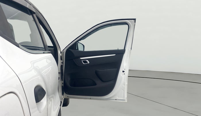 2022 Renault Kwid CLIMBER 1.0 AMT Dual Tone , Petrol, Automatic, 10,758 km, RHS Front Door