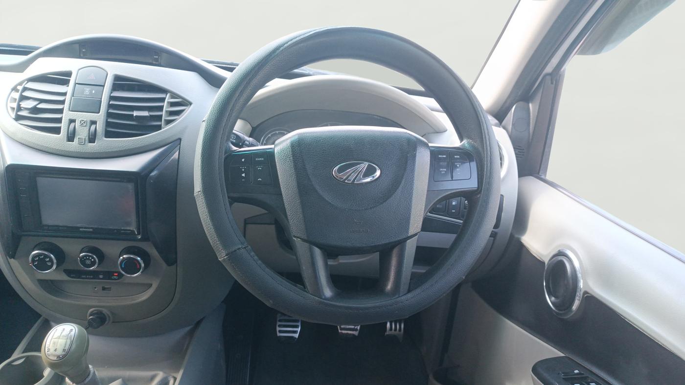 2016 Mahindra NUVOSPORT N8, Diesel, Manual, 1,00,561 km, Steering Wheel Close Up