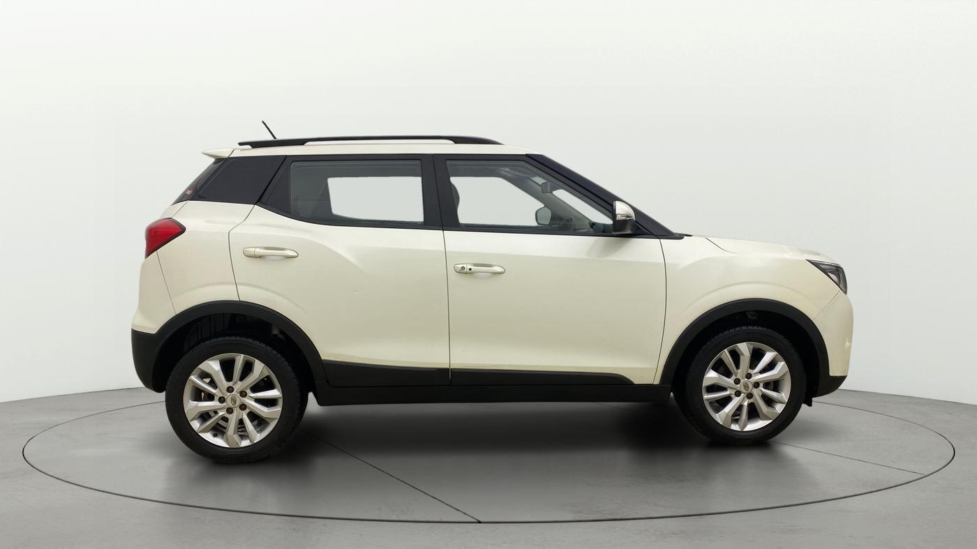 2020 Mahindra XUV300 W8 1.5 DIESEL, Diesel, Manual, 45,333 km, Right Side View