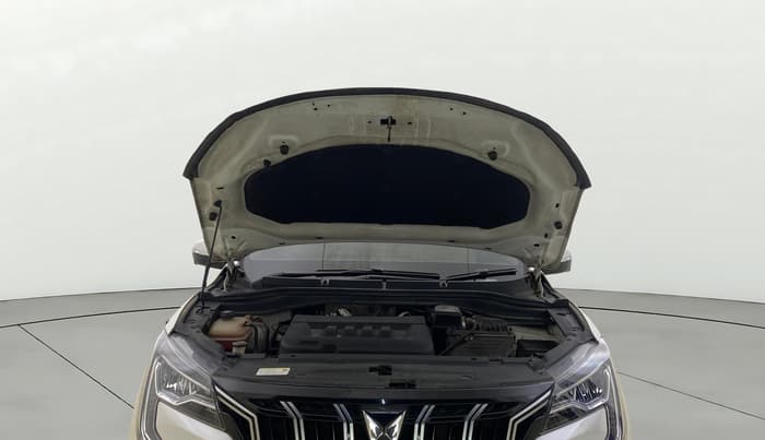 2023 Mahindra XUV700 AX 7 LUXURY D AT 7 STR, Diesel, Automatic, 31,537 km, Open Bonet