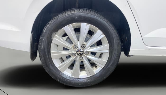 2024 Volkswagen VIRTUS HIGHLINE TSI 1.0 MT, Petrol, Manual, 6,662 km, Right Rear Wheel