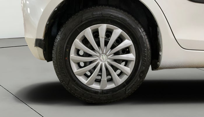 2017 Maruti Swift VXI, CNG, Manual, 59,149 km, Right Rear Wheel