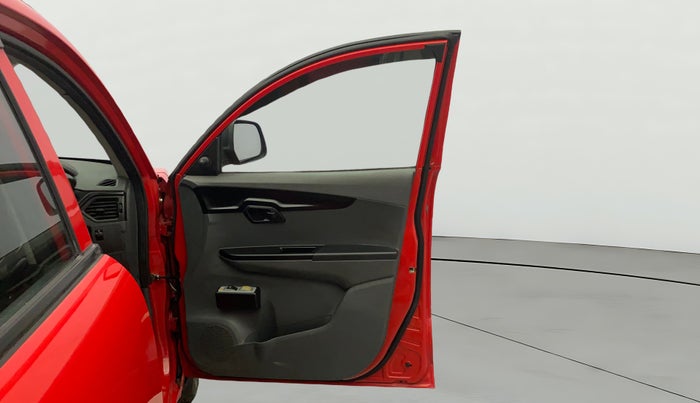 2018 Mahindra KUV 100 NXT K2 P 6 STR, Petrol, Manual, 29,089 km, RHS Front Door