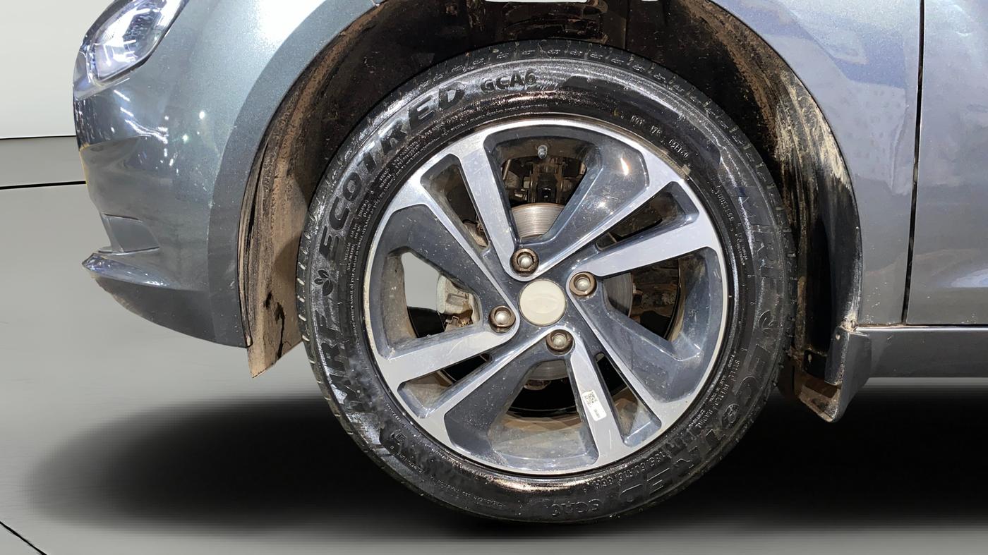 2023 Tata ALTROZ XZ PETROL, Petrol, Manual, 2,818 km, Left Front Wheel