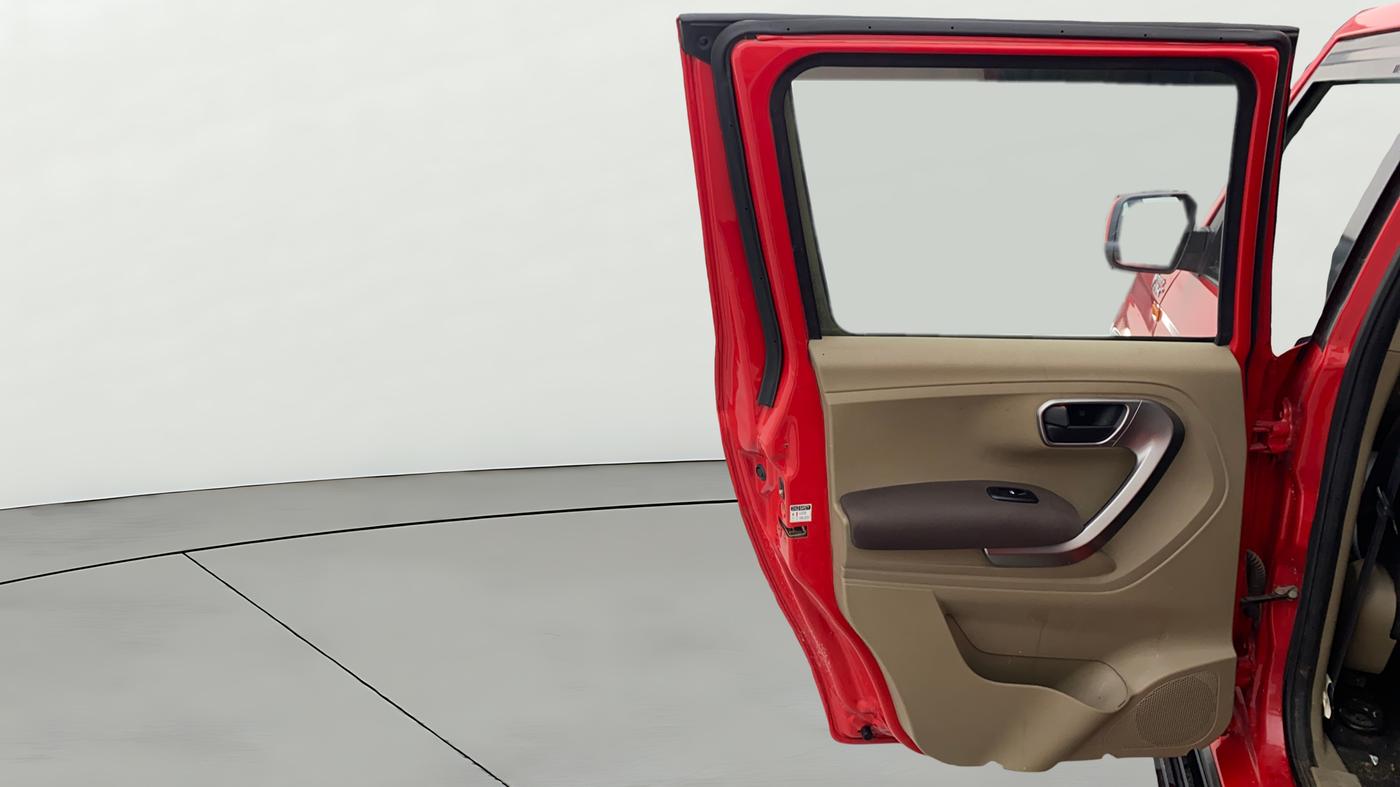2019 Mahindra TUV300 T10, Diesel, Manual, 90,633 km, LHS Rear Door
