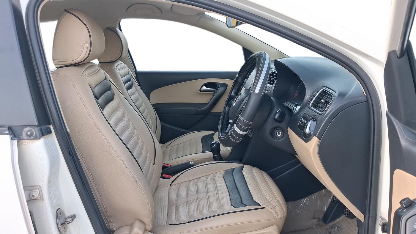 2016 Volkswagen Polo HIGHLINE1.2L, Petrol, Manual, 1,07,443 km, Right Side Front Door Cabin