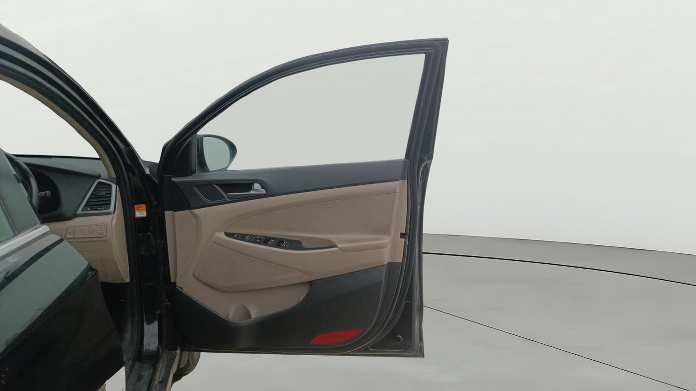 2018 Hyundai Tucson 2WD AT GL DIESEL
, Diesel, Automatic, 1,43,838 km, RHS Front Door