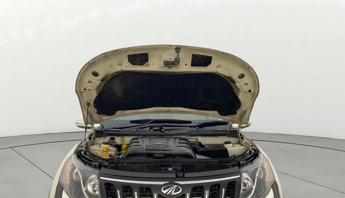 2017 Mahindra XUV500 W6, Diesel, Manual, 1,49,587 km, Open Bonet