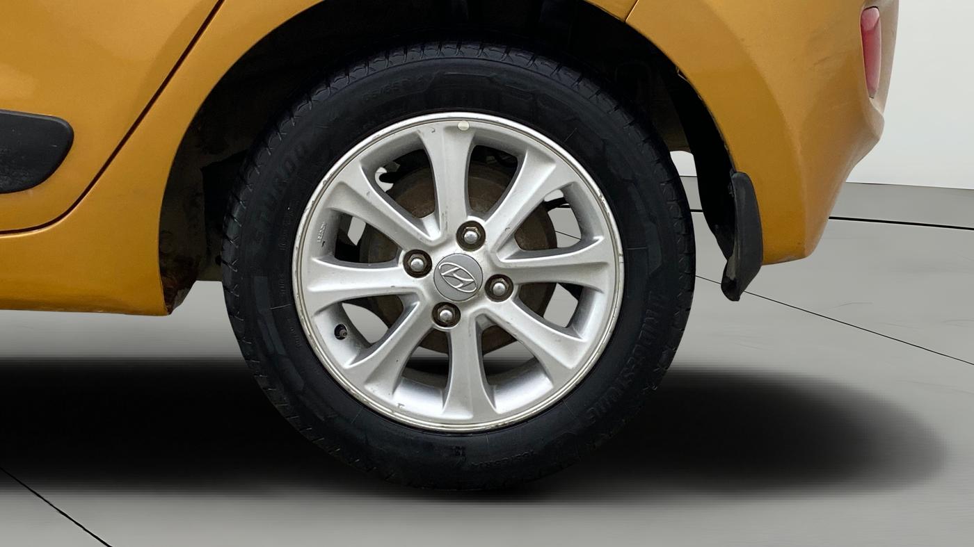 2016 Hyundai Grand i10 ASTA AT 1.2 KAPPA VTVT, Petrol, Automatic, 1,00,343 km, Left Rear Wheel