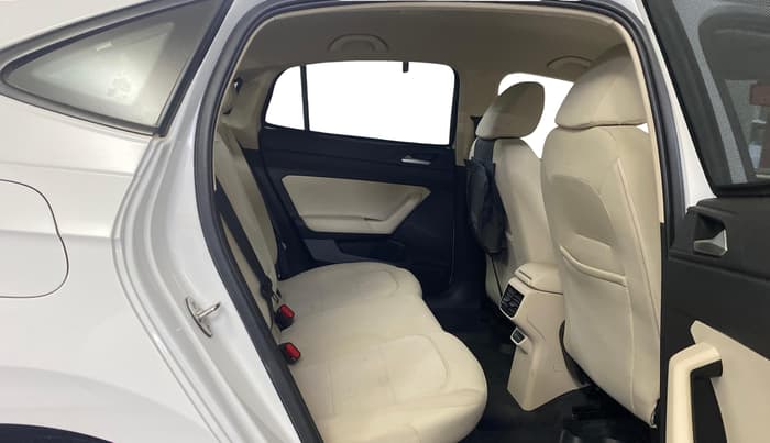 2024 Volkswagen VIRTUS HIGHLINE TSI 1.0 MT, Petrol, Manual, 6,662 km, Right Side Rear Door Cabin