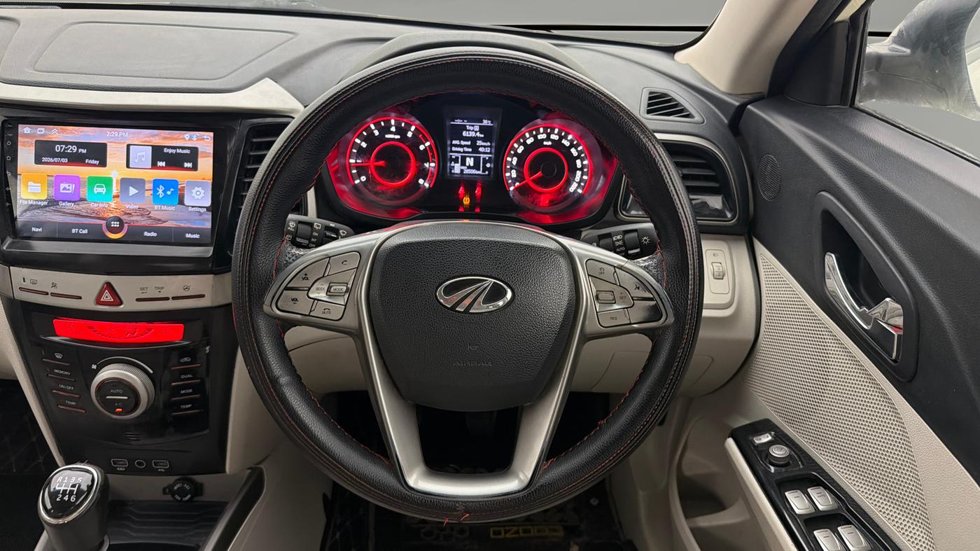 2022 Mahindra XUV300 W8 (O) 1.2 PETROL, Petrol, Manual, 28,505 km, Steering Wheel Close Up