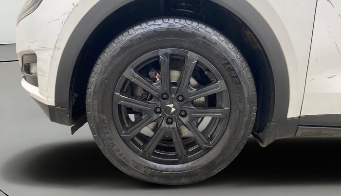 2022 Mahindra XUV700 AX 7 LUXURY D AWD AT 7 STR, Diesel, Automatic, 82,634 km, Left Front Wheel