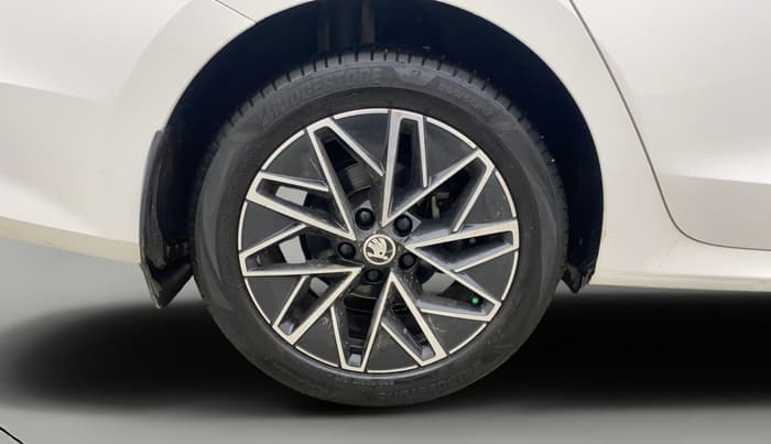 2021 Skoda Octavia L&K 2.0 AT, Petrol, Automatic, 73,572 km, Right Rear Wheel