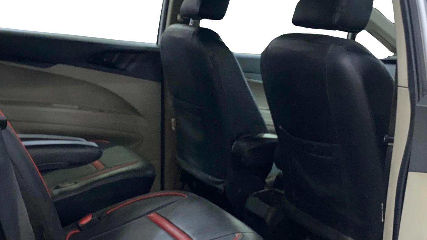2018 Mahindra MARAZZO M2 7STR, Diesel, Manual, 1,04,829 km, Right Side Rear Door Cabin