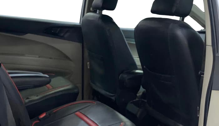 2018 Mahindra MARAZZO M2 7STR, Diesel, Manual, 1,04,829 km, Right Side Rear Door Cabin