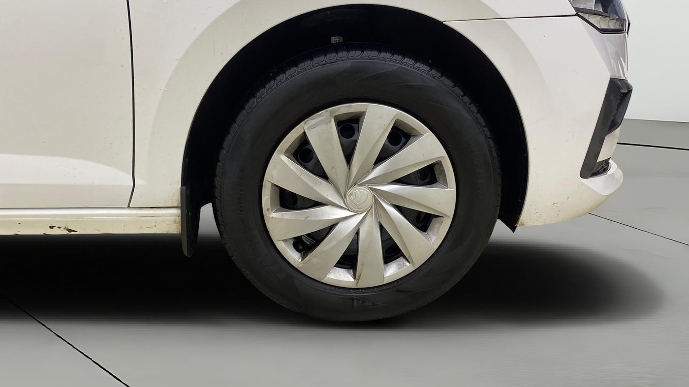 2024 Skoda SLAVIA ACTIVE 1.0L TSI MT, Petrol, Manual, 32,819 km, Right Front Wheel