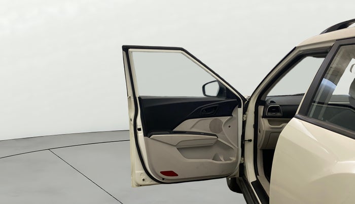 2019 Mahindra XUV300 W6 1.2 PETROL, Petrol, Manual, 41,558 km, LHS Front Door