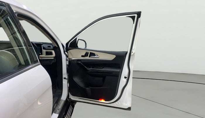 2022 Mahindra XUV700 AX 7 D MT 7 STR, Diesel, Manual, 46,340 km, RHS Front Door