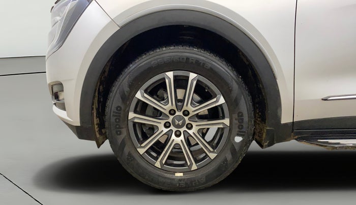 2022 Mahindra XUV700 AX 5 P MT 7 STR, Petrol, Manual, 32,365 km, Left Front Wheel