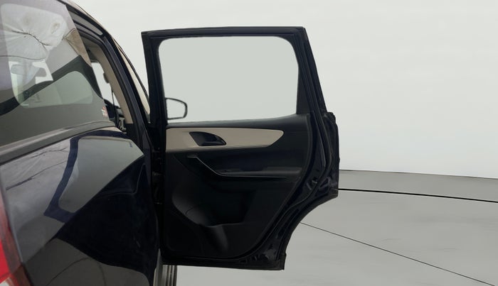 2023 Mahindra XUV700 AX 5 P AT 5 STR, Petrol, Automatic, 21,340 km, RHS Rear Door