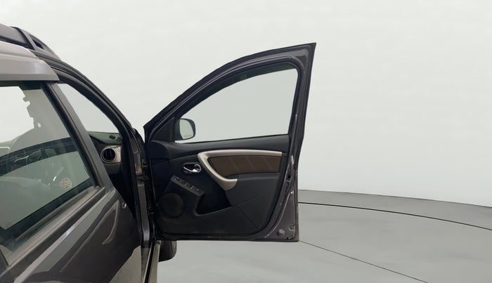 2020 Renault Duster RXZ 1.3 TURBO PETROL MT, Petrol, Manual, 67,298 km, RHS Front Door