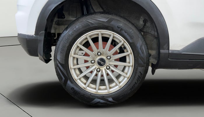 2020 Hyundai VENUE S+ 1.2, Petrol, Manual, 62,110 km, Right Rear Wheel